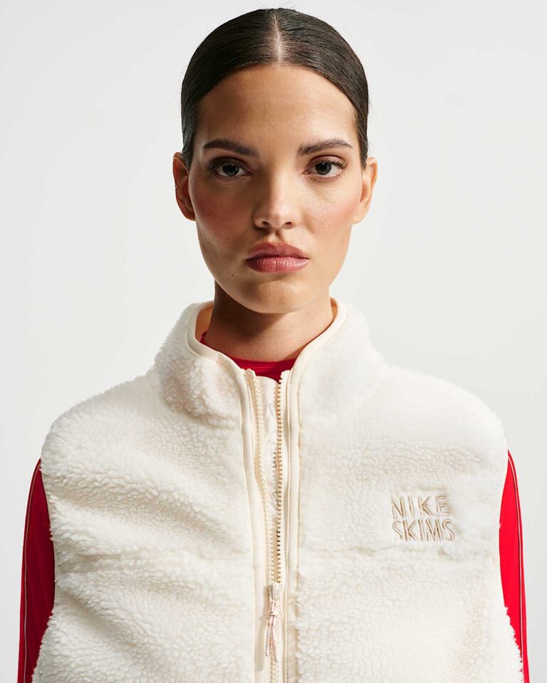 Жилет NikeSKIMS Sherpa Oversized Vest «Ecru» Женская