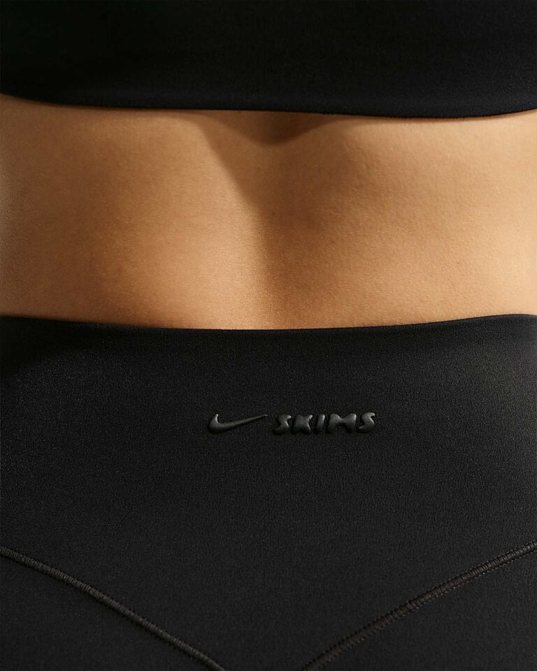 Шорты NikeSKIMS Studio Stretch 3″ Shorts «Obsidian» Женская