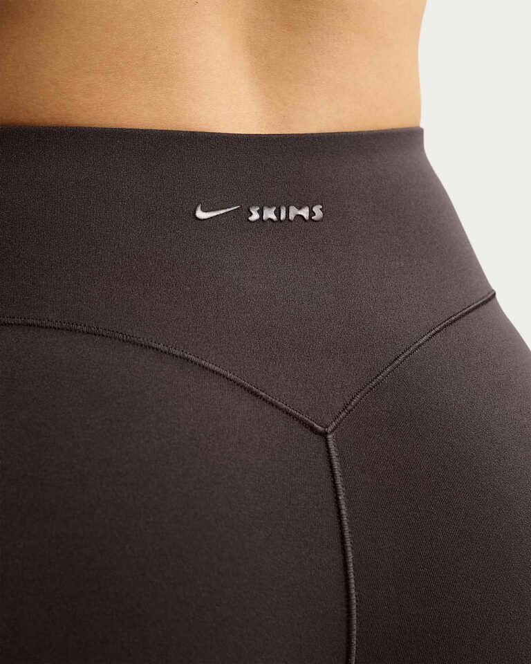 Шорты NikeSKIMS Studio Stretch 3″ Shorts «Dark Roast» Женская