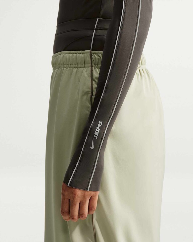 Лонгслив NikeSKIMS Weightless Mock-Neck Long-Sleeve Top «Boulder» Женская