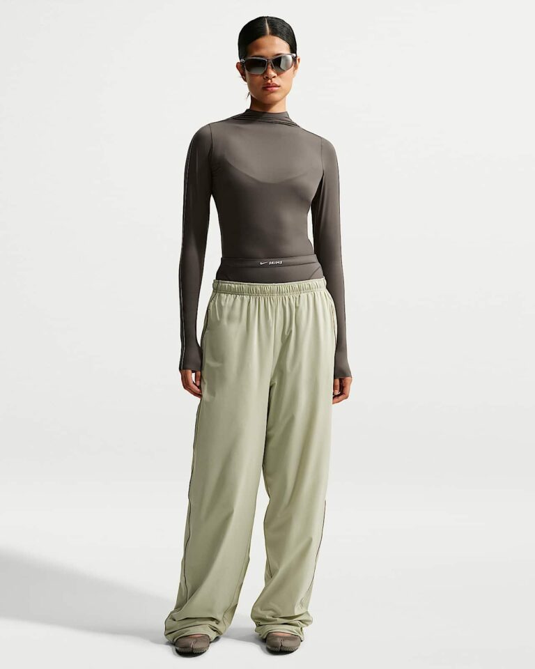 Лонгслив NikeSKIMS Weightless Mock-Neck Long-Sleeve Top «Boulder» Женская