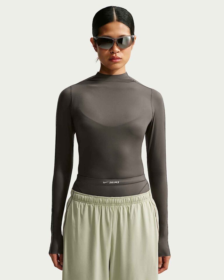 Лонгслив NikeSKIMS Weightless Mock-Neck Long-Sleeve Top «Boulder» Женская