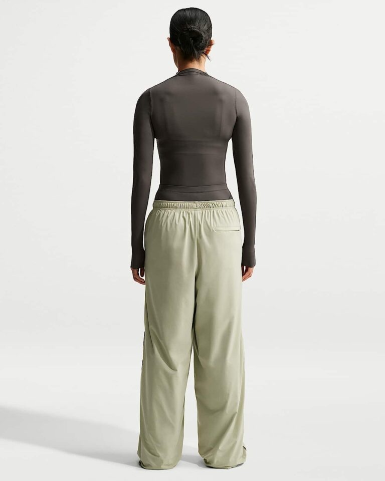 Лонгслив NikeSKIMS Weightless Mock-Neck Long-Sleeve Top «Boulder» Женская