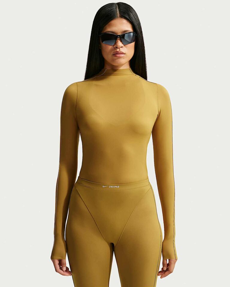 Лонгслив NikeSKIMS Weightless Mock-Neck Long-Sleeve Top «Ochre» Женская