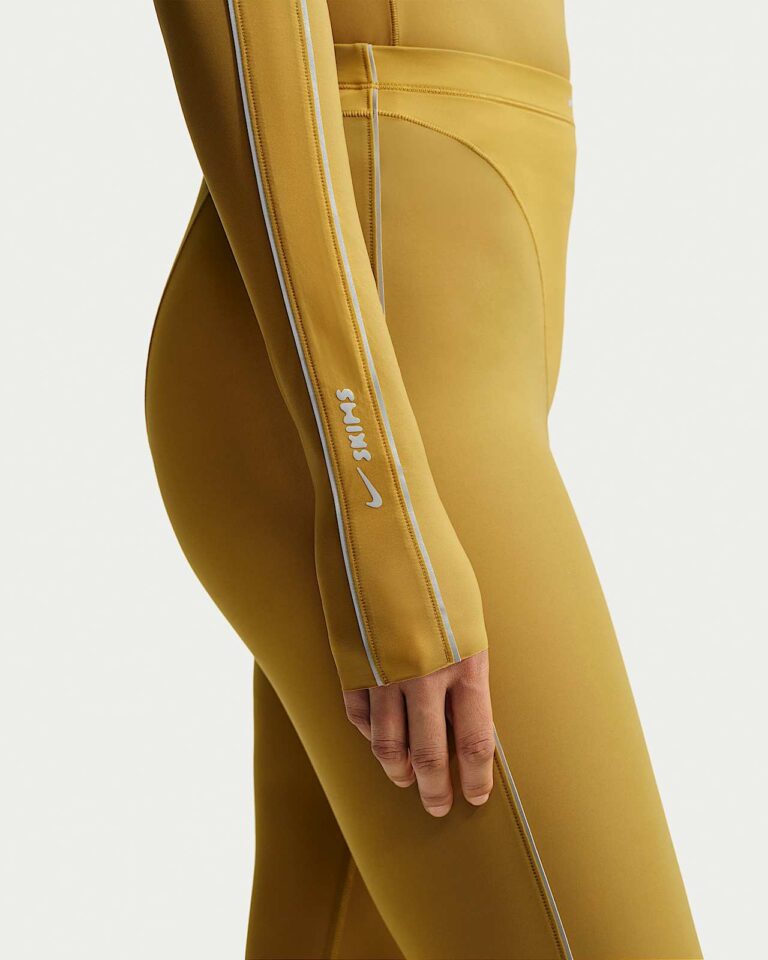 Лонгслив NikeSKIMS Weightless Mock-Neck Long-Sleeve Top «Ochre» Женская