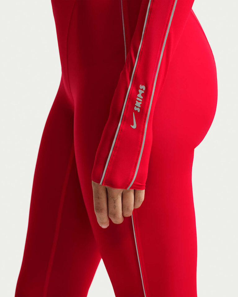 Лонгслив NikeSKIMS Weightless Mock-Neck Long-Sleeve Top «University Red» Женская