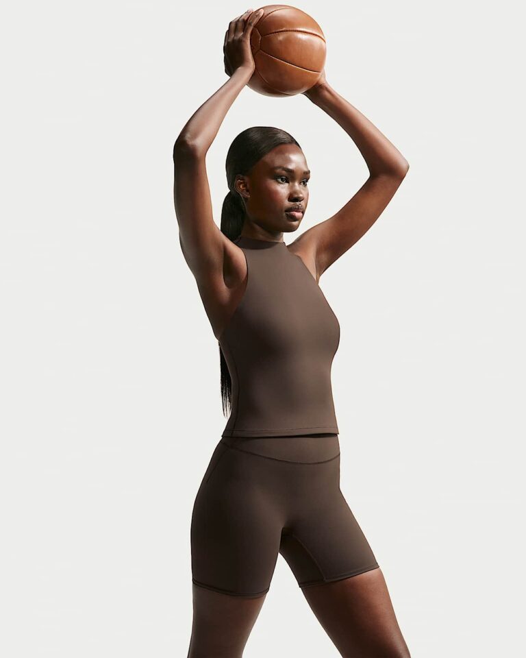 Майка NikeSKIMS Matte Mock-Neck Racerback Tank Top «Dark Sepia» Женская