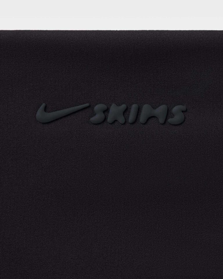 Футболка NikeSKIMS Matte Padded Baby T-Shirt «Obsidian» Женская