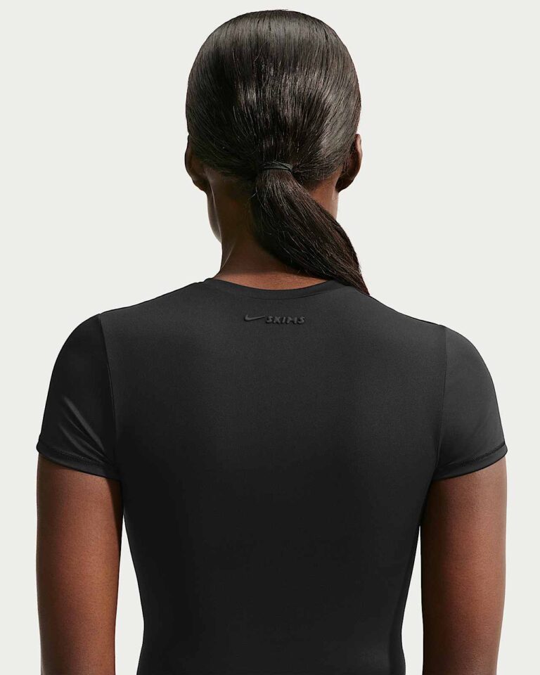 Футболка NikeSKIMS Matte Padded Baby T-Shirt «Obsidian» Женская