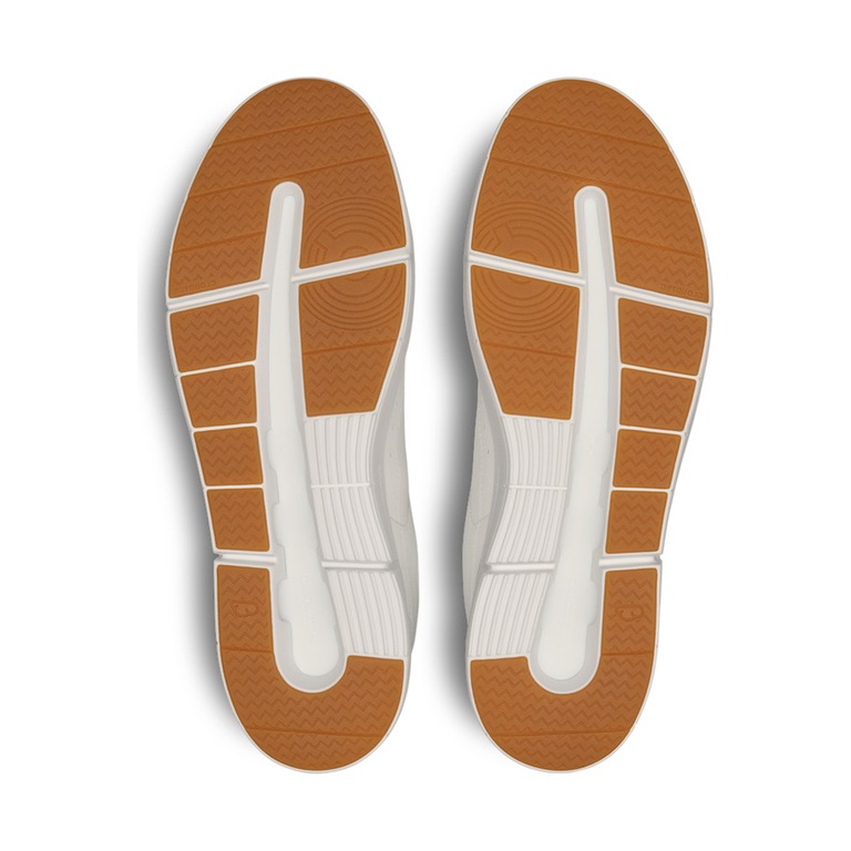 On THE ROGER Centre Court 'White Gum' Мужские